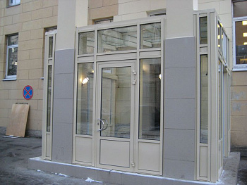 Тамбурная алюминиевая дверь GFTD842