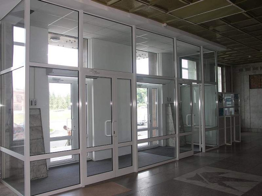 Тамбурная алюминиевая дверь GFTD840